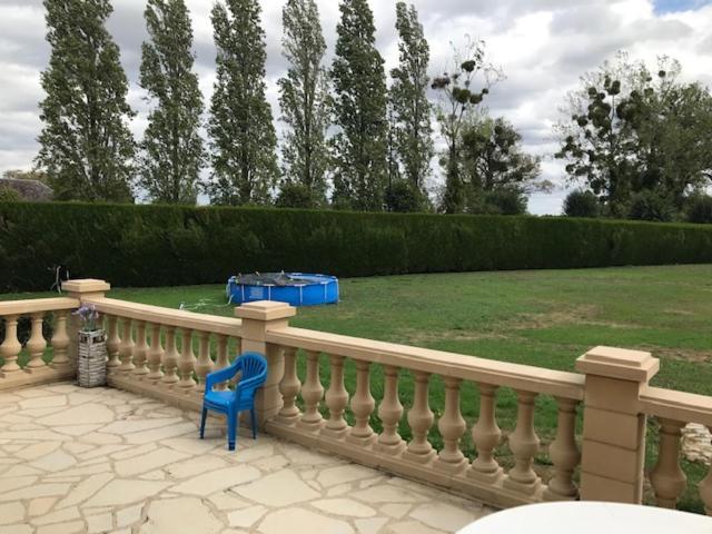 Demeure Des Carila Bed and Breakfast Heudebouville Buitenkant foto